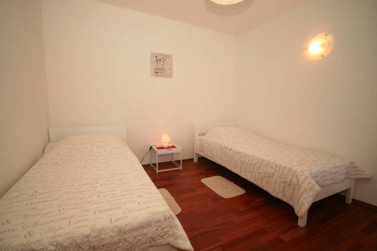 Apartment Mimoza 5, Baska, Krk Exterior foto